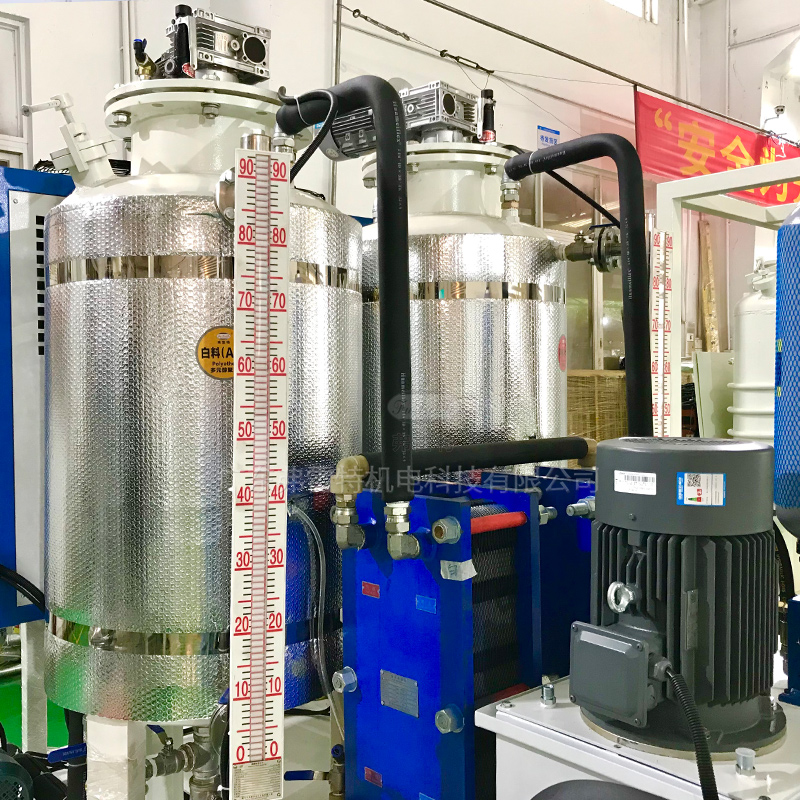 兒童座椅軟泡發(fā)泡機(jī)